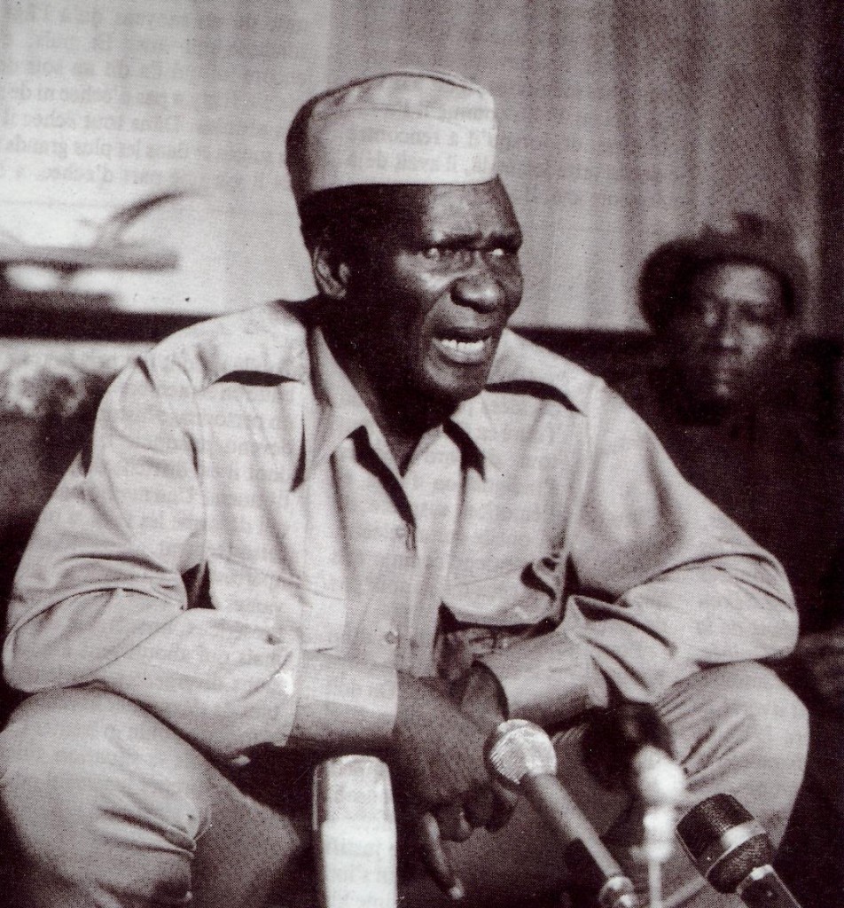 le Président Sékou Ahmed Touré en en grand orateur lors d'une conférence de presse 1975.
